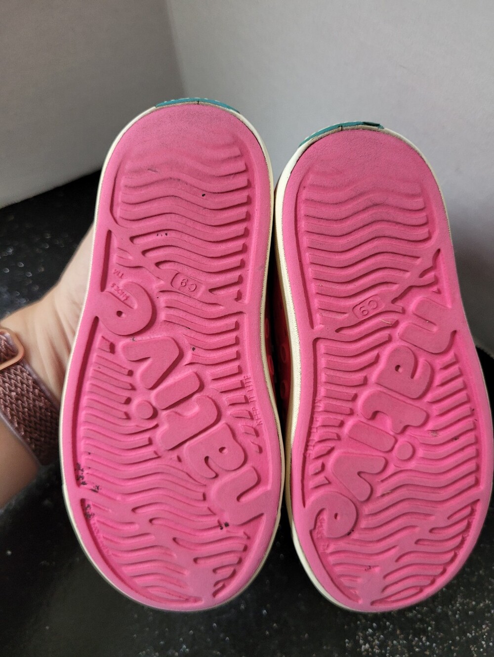 Native Jefferson Slip-On Kids Shoes in Pink and Off White - Picture 9 of 10